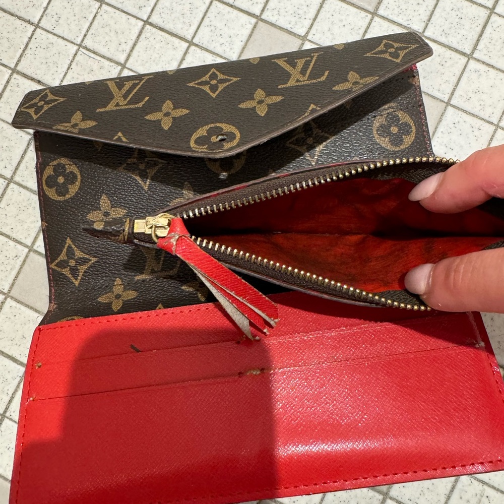 Louis Vuitton Wallet - Picture 7 of 8